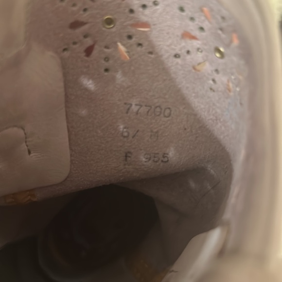 Light pink/purple harness Frye boots with cutouts - Picture 6 of 6